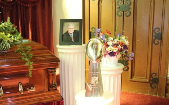 Broncos send Lombardi Trophy to fan's funeral