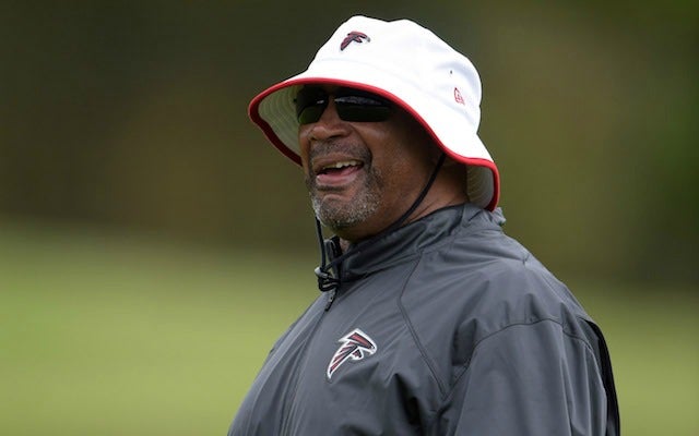 Falcons assistant starts shoves Cardinals scout