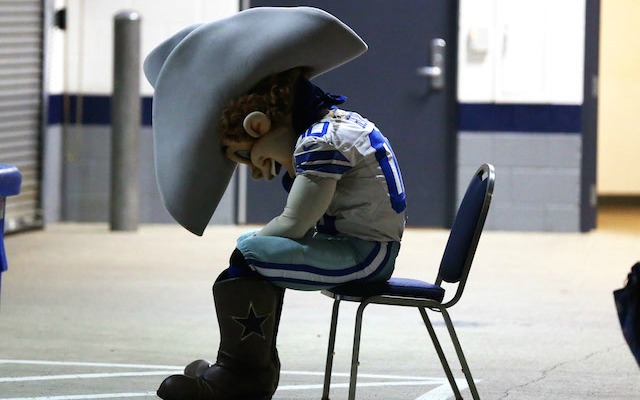 Cowboys-mascot-Lions-fan-PS4.jpg