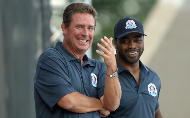 Dan Marino is the latest former NFL player to file a concussion-related lawsuit against the league. (USATSI)