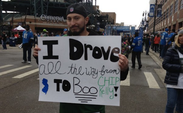 Fan's sign: Drove from New Jersey to boo Kelly