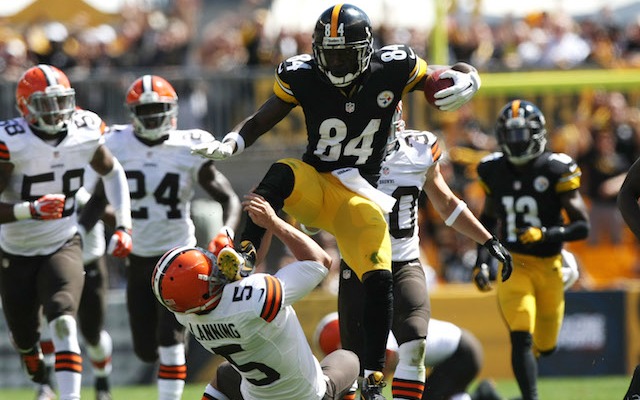 Lanning-Antonio-Brown-kick-fine.jpg