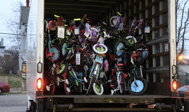 Pacman, Burfict give away 100 bikes to children