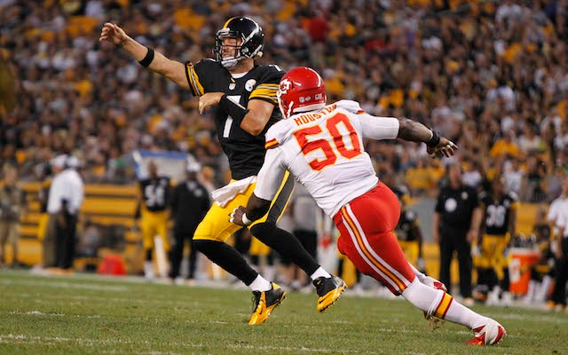 Ben Roethlisberger will probably be seeing a lot of Justin Houston on Sunday. (USATSI)