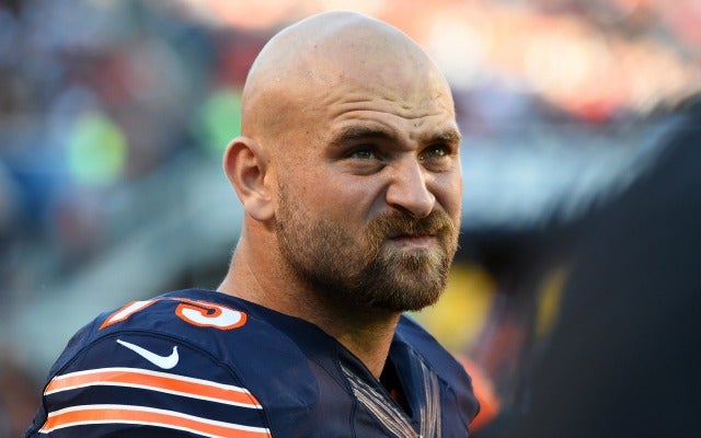 Long gives helpful garbage man Bears tickets