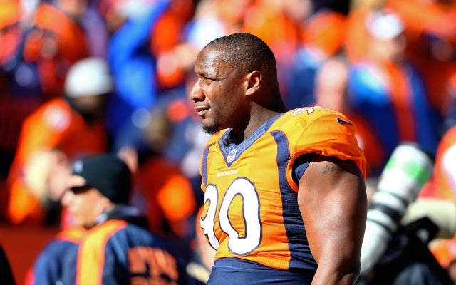 Broncos' Smith loses father, to play in SB 50
