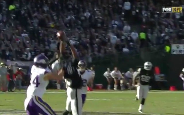 <img src="http://sports.cbsimg.net/images/video.gif">Cooper, Holmes snag sweet leaping catches