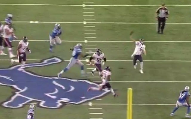 <img src="/images/video.gif">Cutler escapes sack, hits Jeffery on bomb