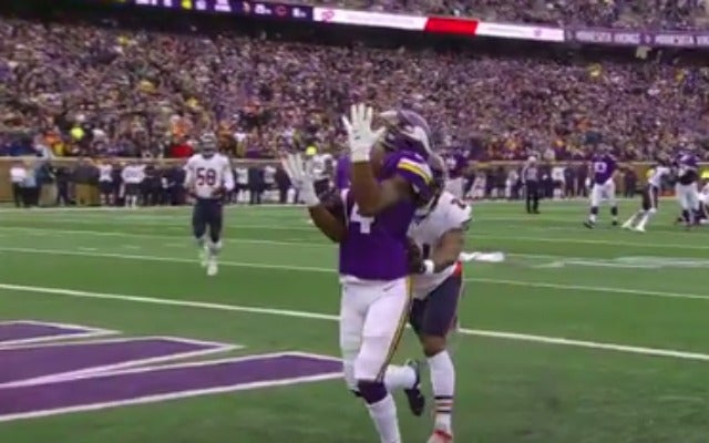 <img src="/images/video.gif">Stefon Diggs hauls in two TDs against Bears