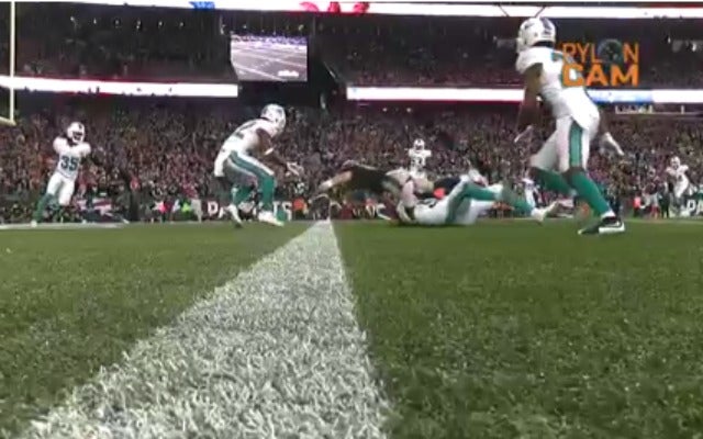 <img src="/images/video.gif">Brady, Edelman connect for 2 TDs in fourth