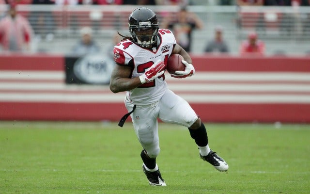 Falcons' Freeman exits game with concussion