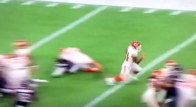 <img src="/images/video.gif">KC's Davis opens playoffs with kickoff return