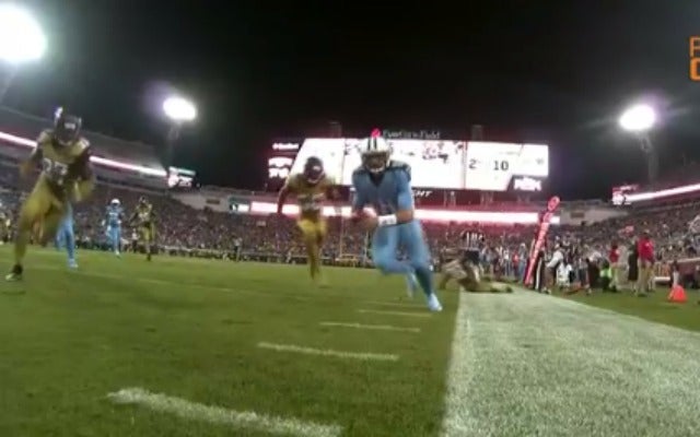 <img src="/images/video.gif">Mariota takes off for first NFL rushing TD