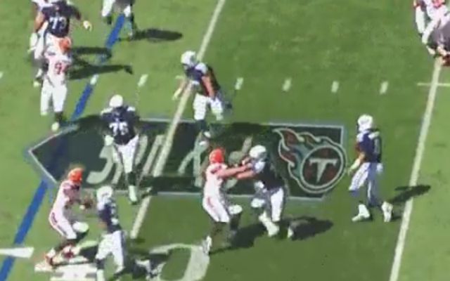 Mariota loses his shoe, helmet in same play
