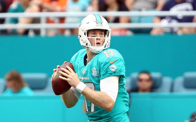 Peyton visits Miami to tutor Tannehill on offense