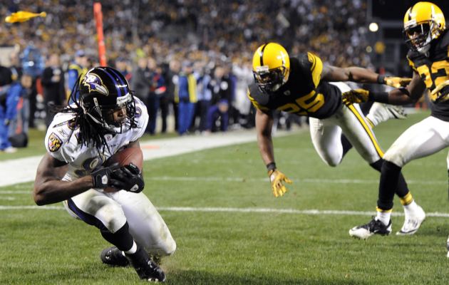 T. Smith catches the game-winning pass from J. Flacco to beat Pittsburgh (AP).