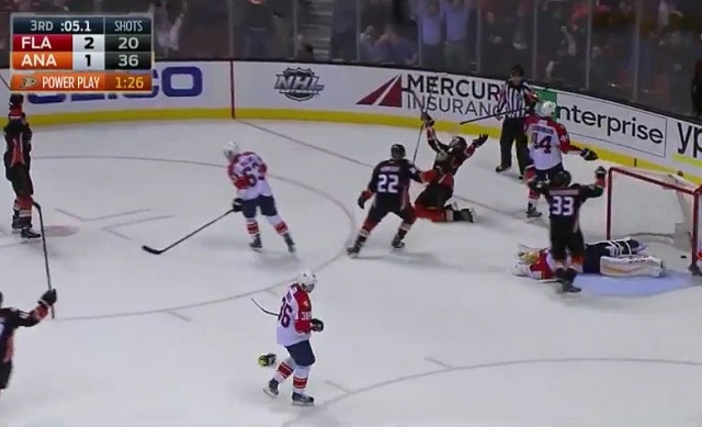 Corey_Perry_Goal.JPG