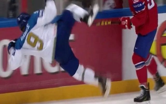 Ex-NHLer Nigel Dawes executes a most spectacular dive. (@HockeyWebCast)