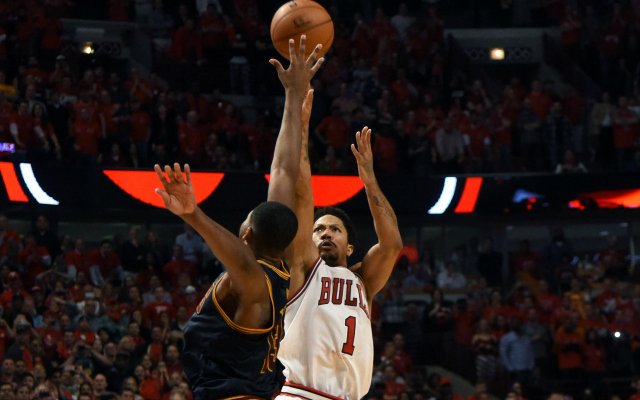 Derrick Rose wins it for Chicago.  (USATSI)