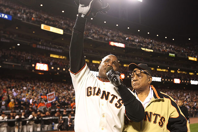 Willie Mays (right) and Barry Bonds in 2007.