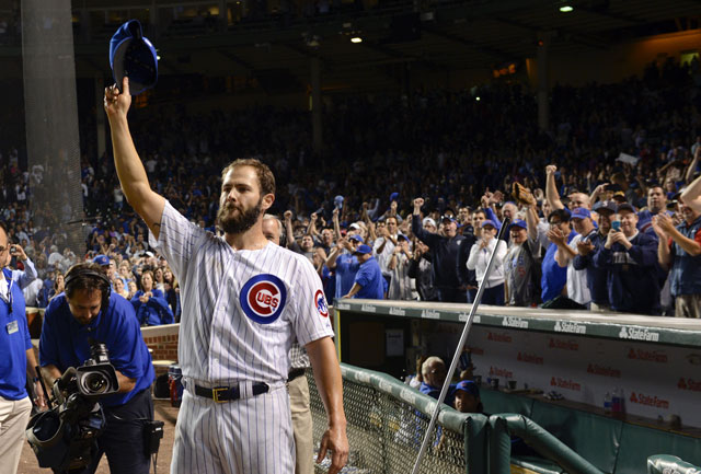 Jake Arrieta tips his cap at Wrigley 