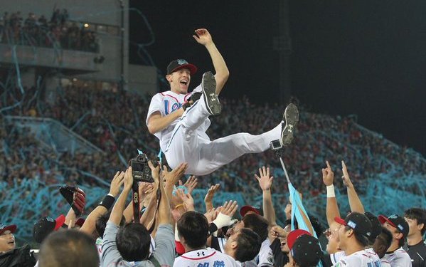 Pat Misch threw a no-hitter in Game 7 of the Taiwan Series.