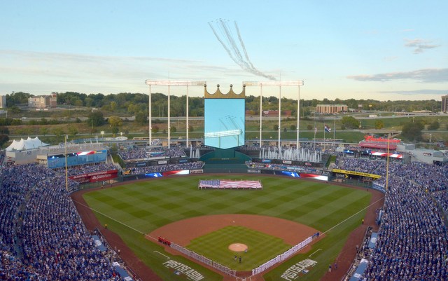 Rain is expected to impact Game 3 of the ALCS on Monday night.