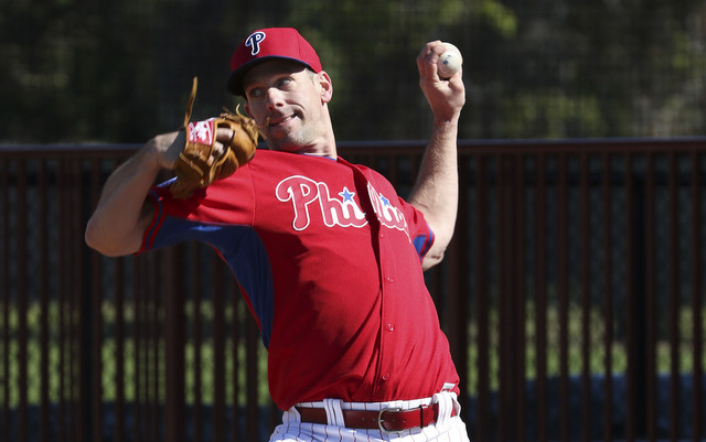 Cliff Lee is looking to pitch in 2016, but only if he finds a 'perfect fit.'