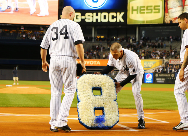 The Yankees paid tribute to Yogi Berra prior to Thursday's game.