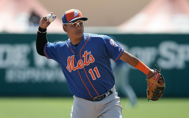 The Cardinals have signed Ruben Tejada to replace the injured Jhonny Peralta.