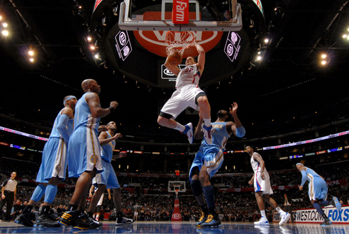 blake griffin dunks on