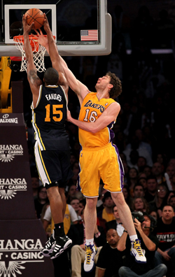 derrick-favors