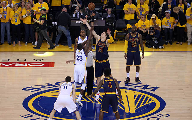 Golden State and Cleveland renew their rivalry Friday. (USATSI)