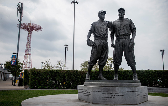 Statue of Pee Wee Reese, 401 E Main St, Louisville, KY, Landmark - MapQuest