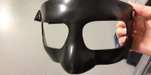 http://sports.cbsimg.net/images/visual/whatshot/kobe-bryant-black-mask.jpg