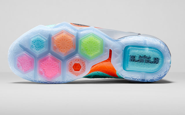 lebron12_bottom.jpg