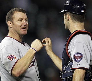 Jim Thome and Joe Mauer do their part with home runs to put the Twins in first place.  (AP)