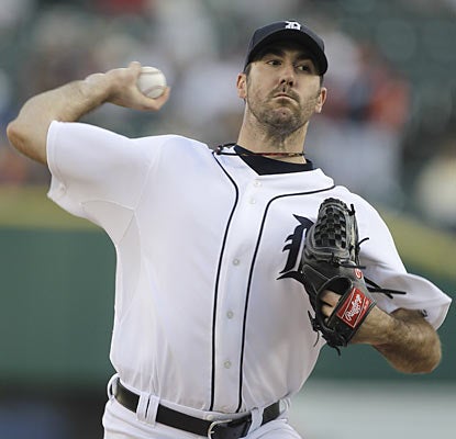 Justin Verlander notches his 15th win of the season with a dominant performance that ends Chicago's winning streak. (AP)