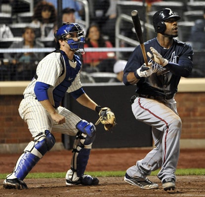 Jason Heyward watches as his three-run HR flys over the wall at Citi Field.  (AP)