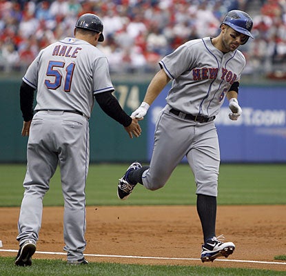 David Wright rounds the bases after connecting for his 26th homer as the Mets rough up Cole Hamels.  (AP)