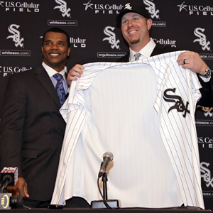 White Sox GM Kenny Williams introduces big free-agent pickup slugger Adam Dunn. (AP)