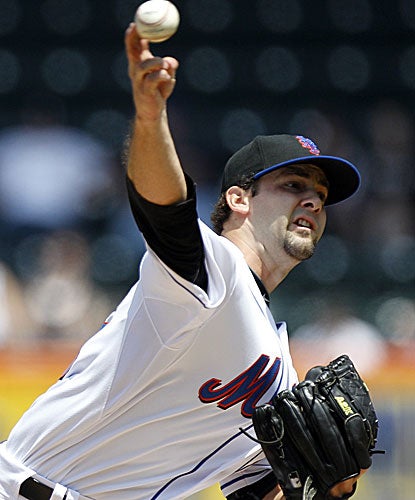 Dillon Gee pitches 7 2/3 scoreless innings to help the Mets shut out the Nats in both games of the series. (AP)