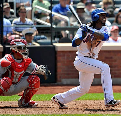 Mets speedster Jose Reyes hits an RBI triple off Phillies reliever Kyle Kendrick in the fifth inning. (AP)