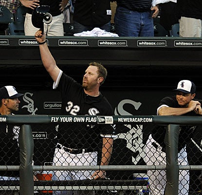 Adam Dunn receives a curtain call from the White Sox faithful after his first home run since June 12.  (Getty Images)