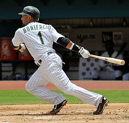 Emilio Bonifacio extends the longest active hitting streak of the 2011 season to 23 games in the Marlins win over the Mets. (Getty Images)