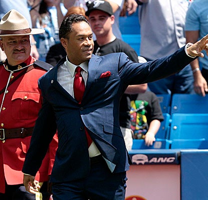 Recent Hall of Fame inductee Roberto Alomar celebrates in Toronto as his No. 12 is retired. (Getty Images)