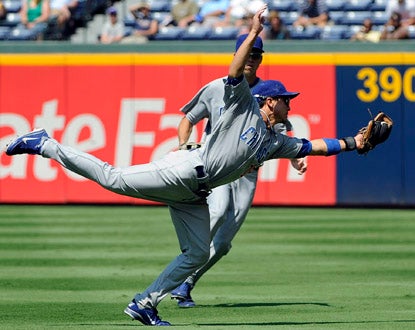 Cubs second baseman Darwin Barney makes a diving catch in right field to rob Dan Uggla of a hit in the fifth inning. (AP)