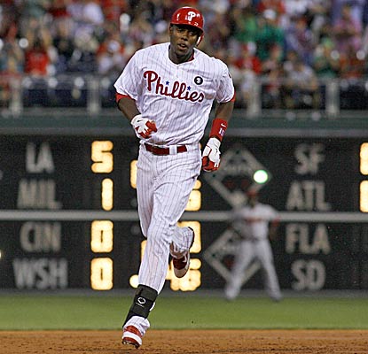  John Mayberry Jr.'s home run helps the Phillies win their 80th game of the season after a two hour rain delay. (AP)