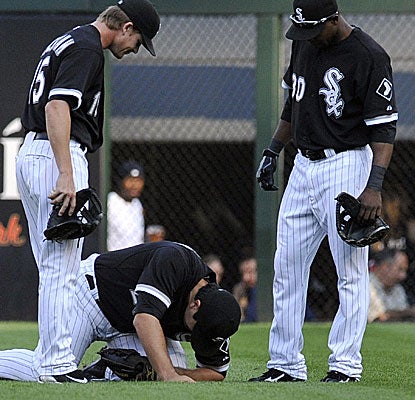 White Sox outfielder Carlos Quentin injures his left shoulder making a diving catch in the first inning.  (Getty Images)