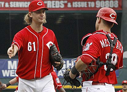 Bronson Arroyo doesn't allow a walk as he improves to 8-0 with three complete games in his last nine starts against Houston. (AP)